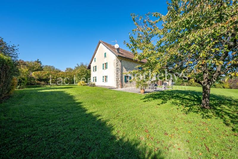 Maison - 309 m² - 9 pièces