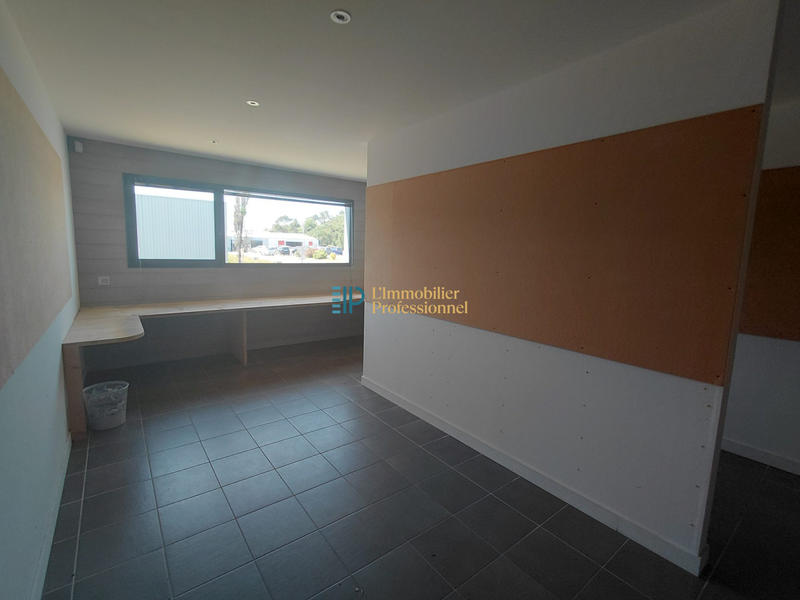 Local d'activités - 867 m²