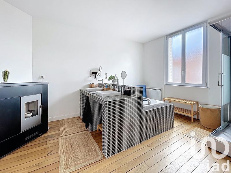 Maison - 240 m² - 9 pièces