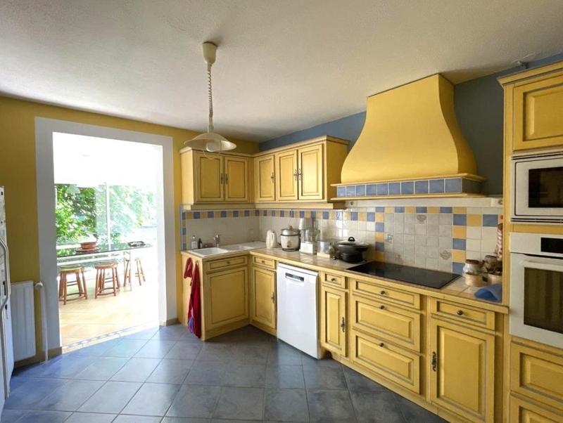 Maison - 250 m² - 7 pièces