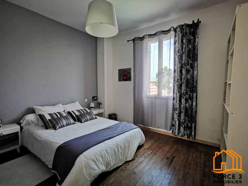 Maison - 250 m² - 11 pièces