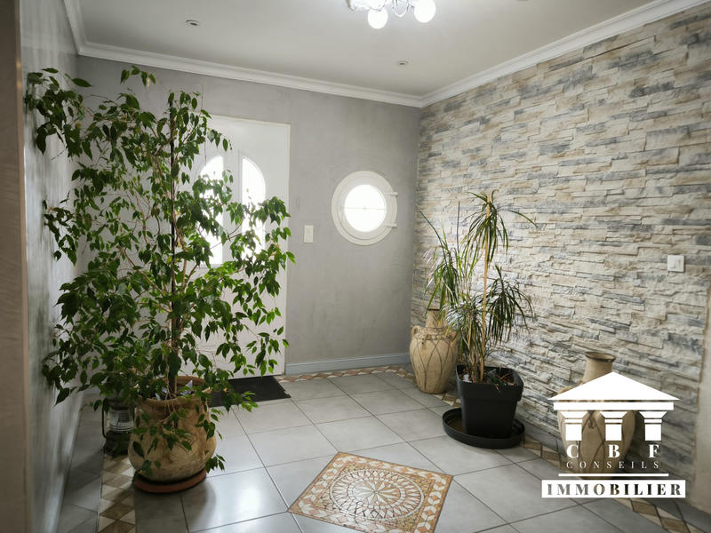 Villa - 225 m² - 8 pièces