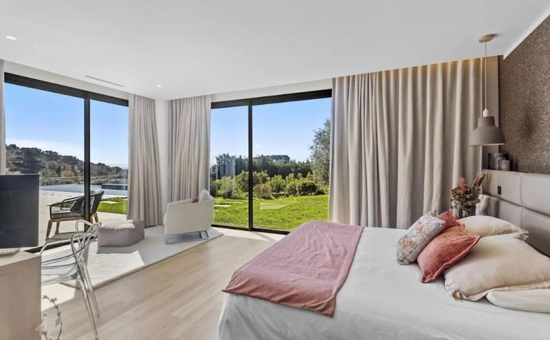 Maison - 435 m² - 8 pièces