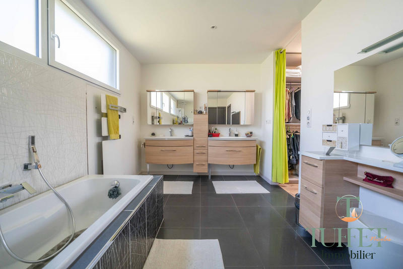 Villa - 238 m² - 5 pièces