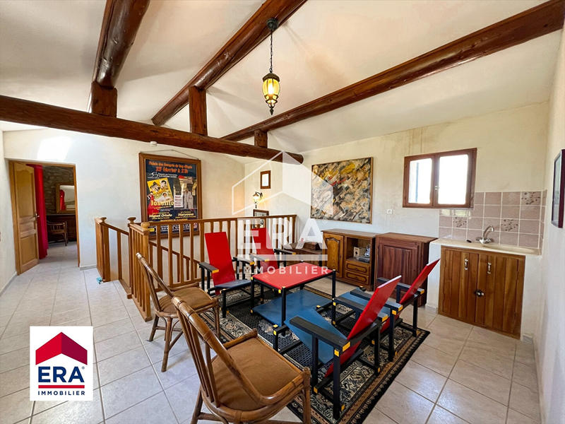 Maison - 250 m² - 15 pièces