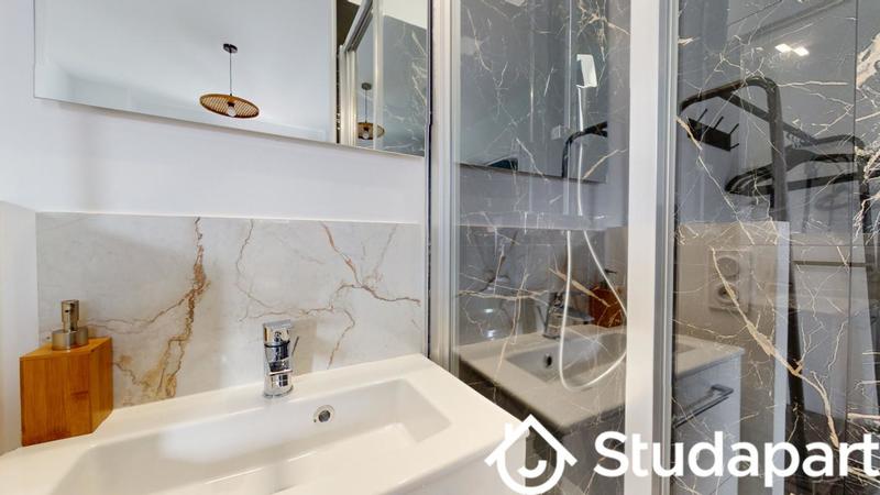 Chambre - 11 m² - 1 pièce