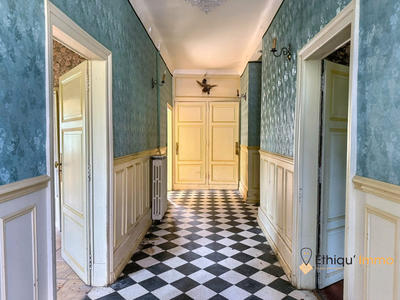 Maison - 218 m² - 10 pièces