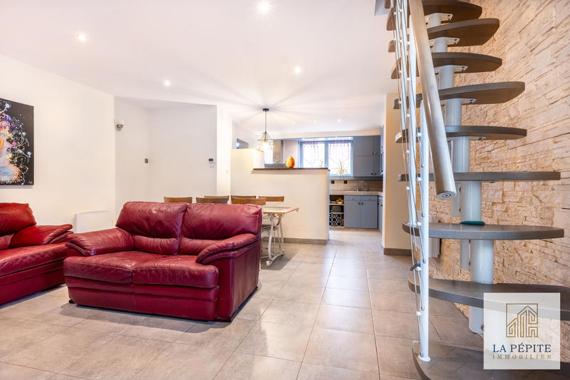 Maison - 95 m² - 4 pièces