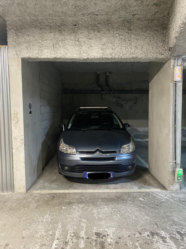 Parking / Garage
