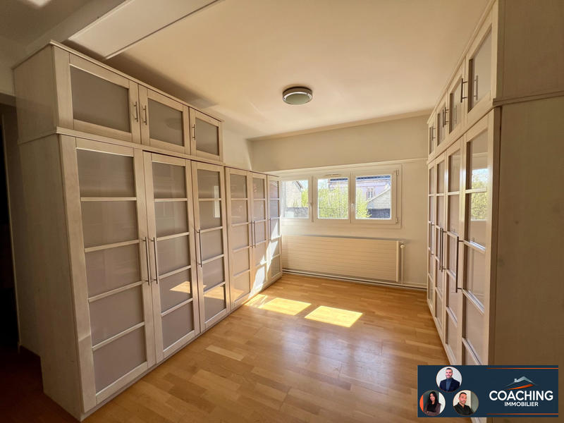 Maison - 210 m² - 10 pièces