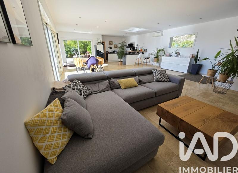 Maison - 290 m² - 9 pièces