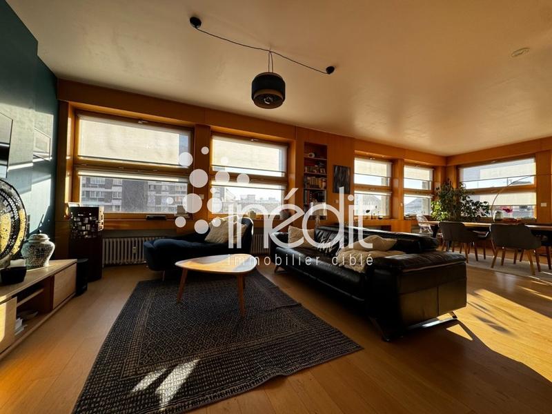 Appartement - 145 m² - 6 pièces