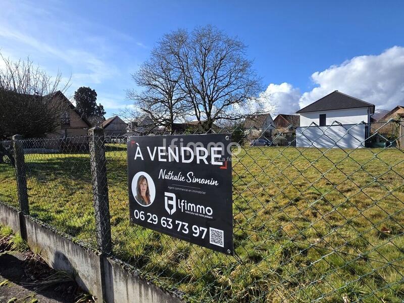 Terrain constructible - 1 052 m²