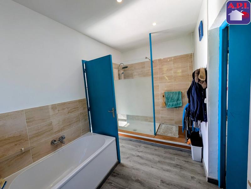 Maison - 241 m² - 11 pièces