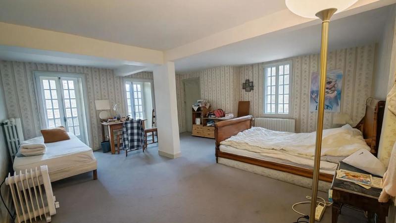 Maison - 300 m² - 10 pièces