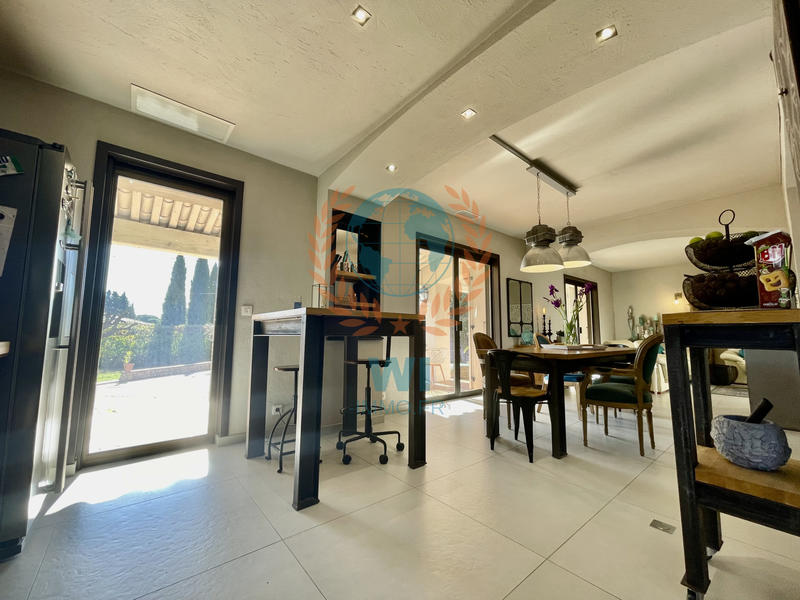 Maison - 170 m² - 8 pièces