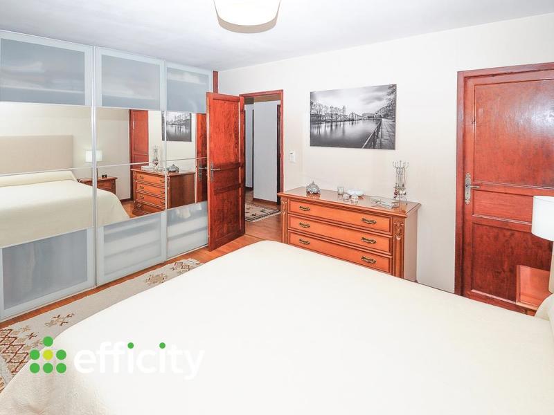 Pavillon - 200 m² - 5 pièces