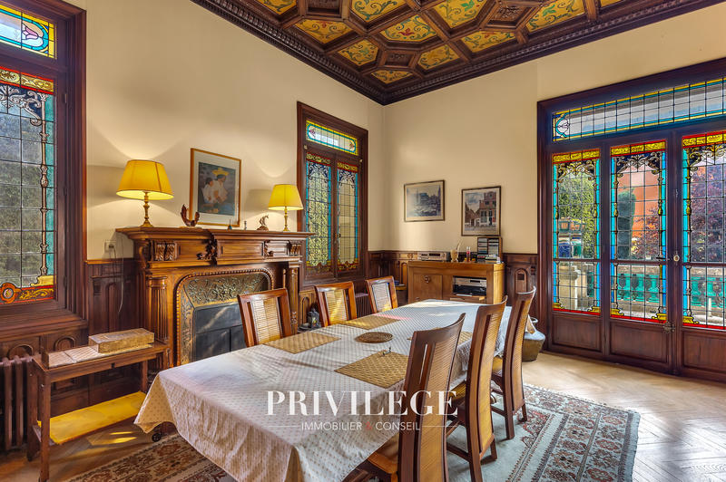 Propriété - 824 m² - 11 pièces