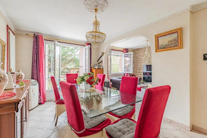 Maison - 250 m² - 7 pièces