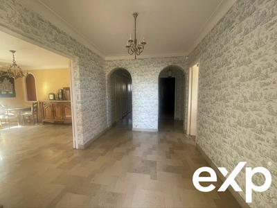 Maison - 228 m² - 9 pièces