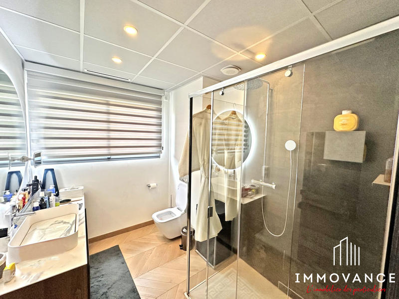 Maison contemporaine - 275 m² - 6 pièces