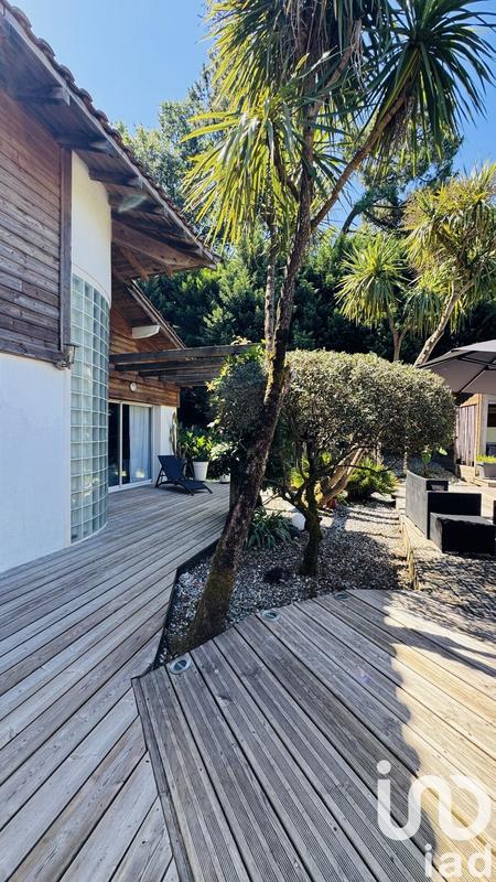 Maison - 260 m² - 9 pièces