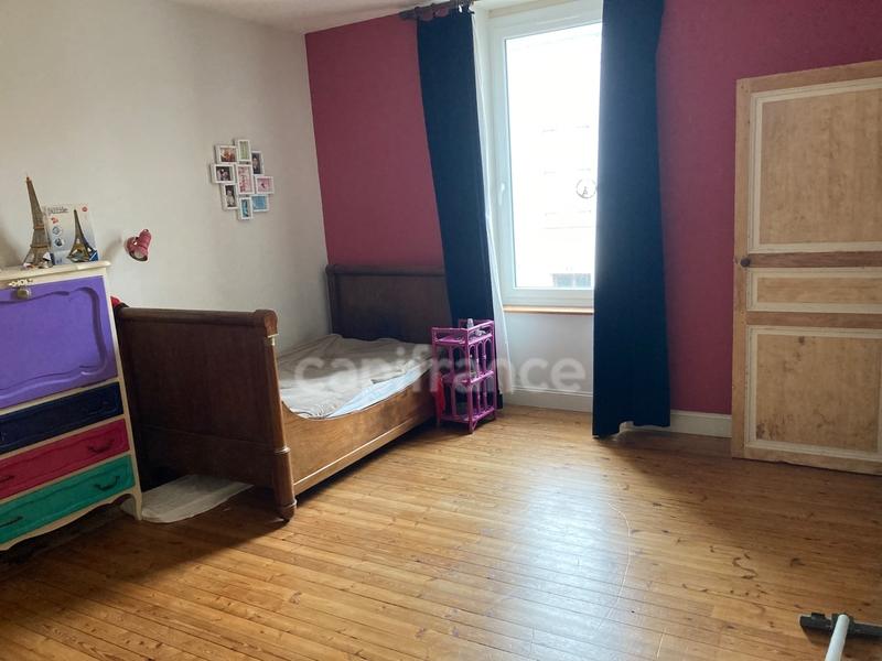 Maison - 240 m² - 9 pièces