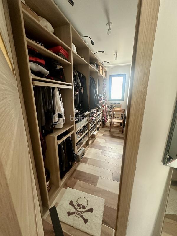 Maison - 248 m² - 11 pièces