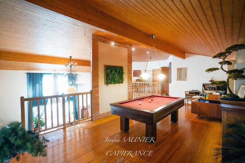 Maison traditionnelle - 372 m² - 8 pièces