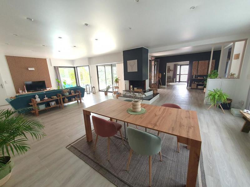 Maison - 265 m² - 8 pièces