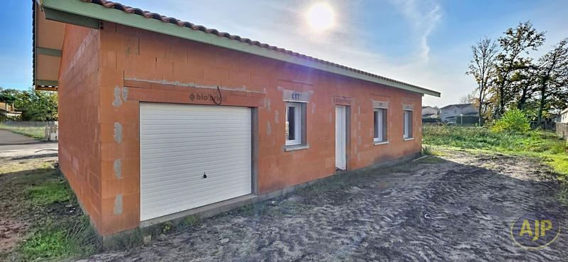 Maison - 95 m² - 5 pièces