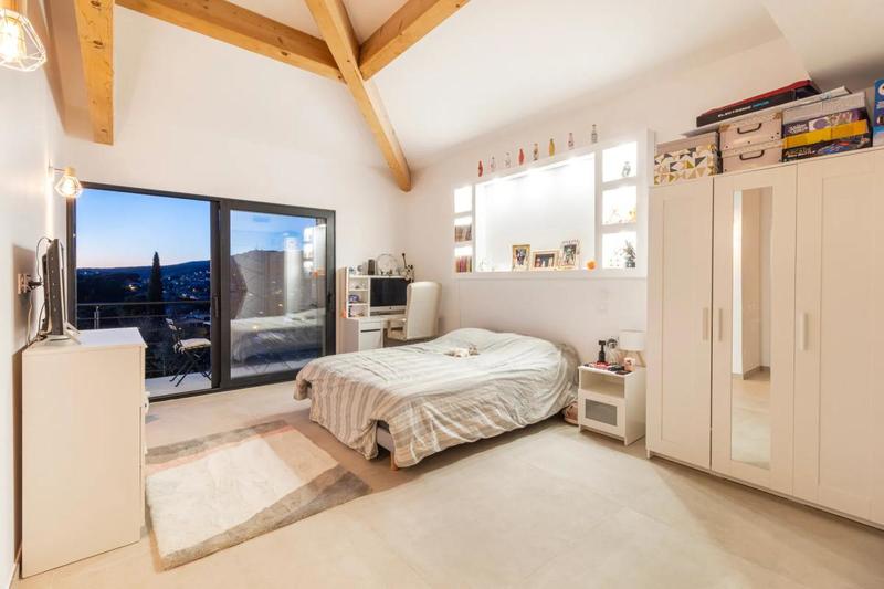 Maison - 250 m² - 7 pièces