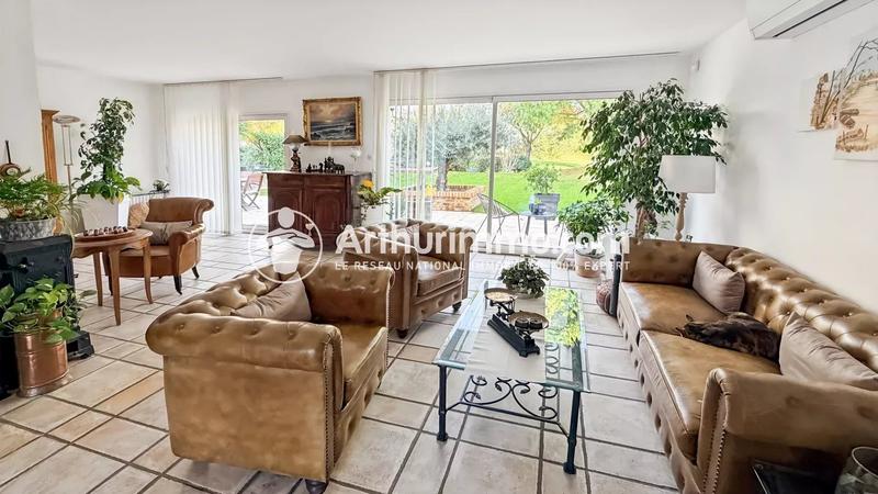 Maison - 210 m² - 7 pièces