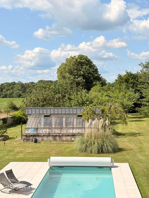 Demeure - 350 m² - 9 pièces