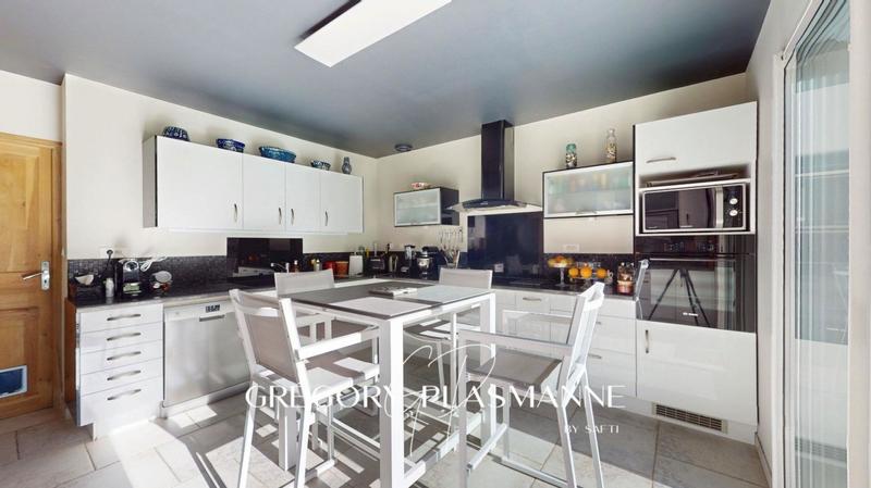 Villa - 188 m² - 8 pièces