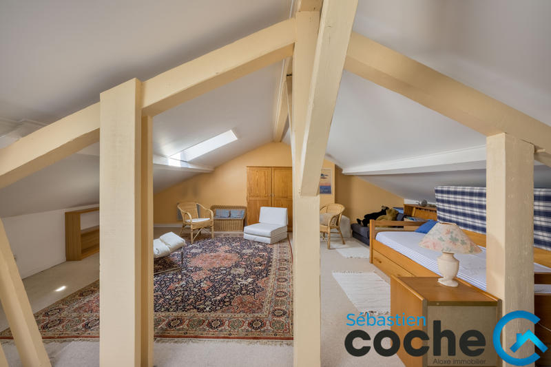 Maison - 245 m² - 8 pièces