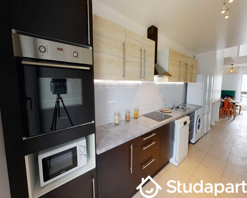 Chambre - 140 m² - 1 pièce