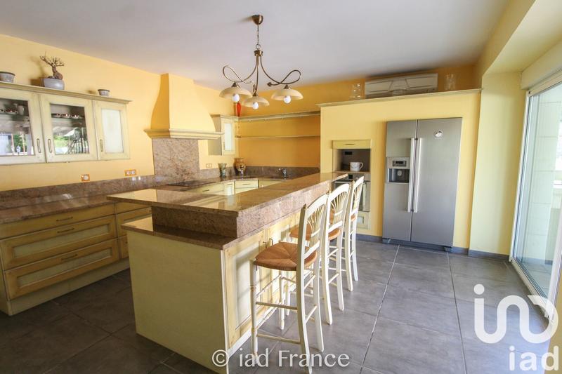 Maison - 230 m² - 9 pièces