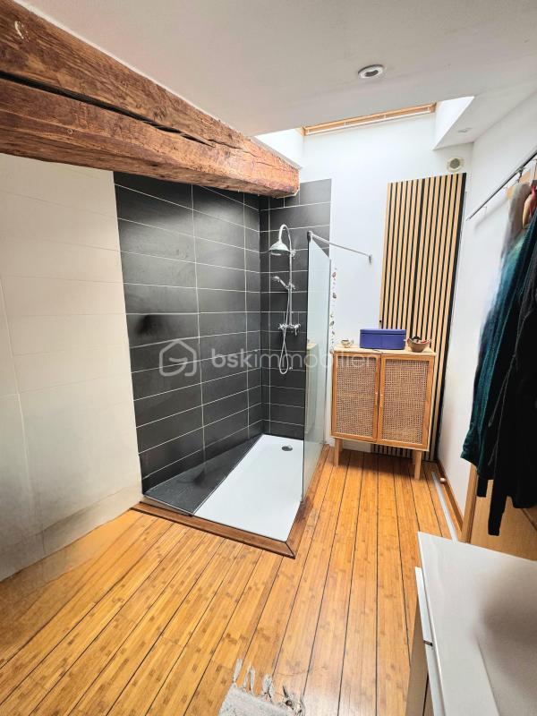 Loft - 81 m² - 2 pièces