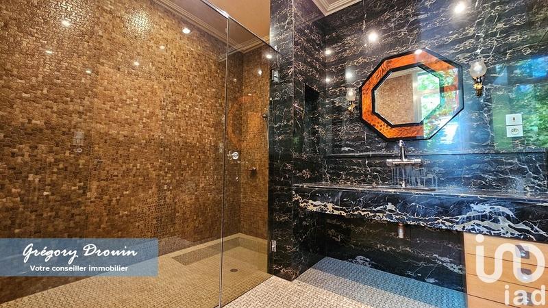 Maison - 668 m² - 10 pièces