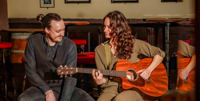 Nocturne sur le Village de Noël avec June Souls