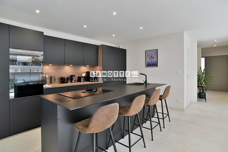 Maison - 136 m² - 6 pièces