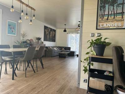 Maison - 97 m² - 5 pièces