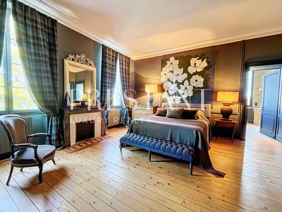 Maison - 655 m² - 14 pièces