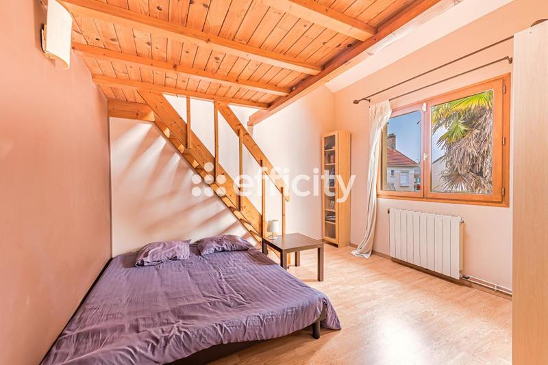 Maison - 99 m² - 5 pièces