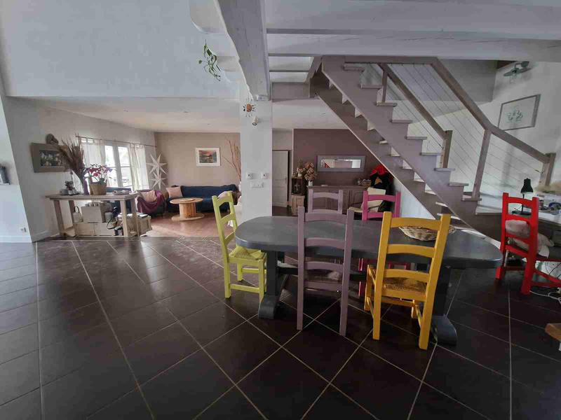 Maison - 228 m² - 5 pièces