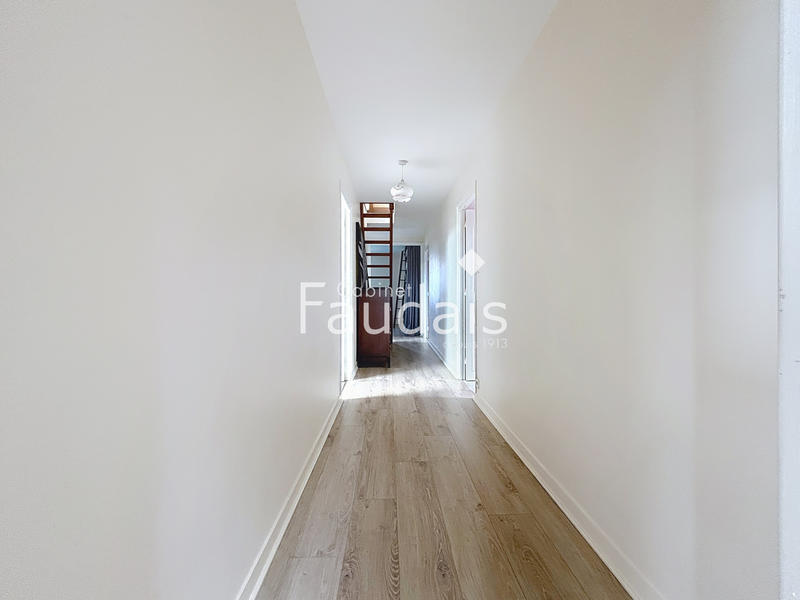 Maison - 233 m² - 10 pièces