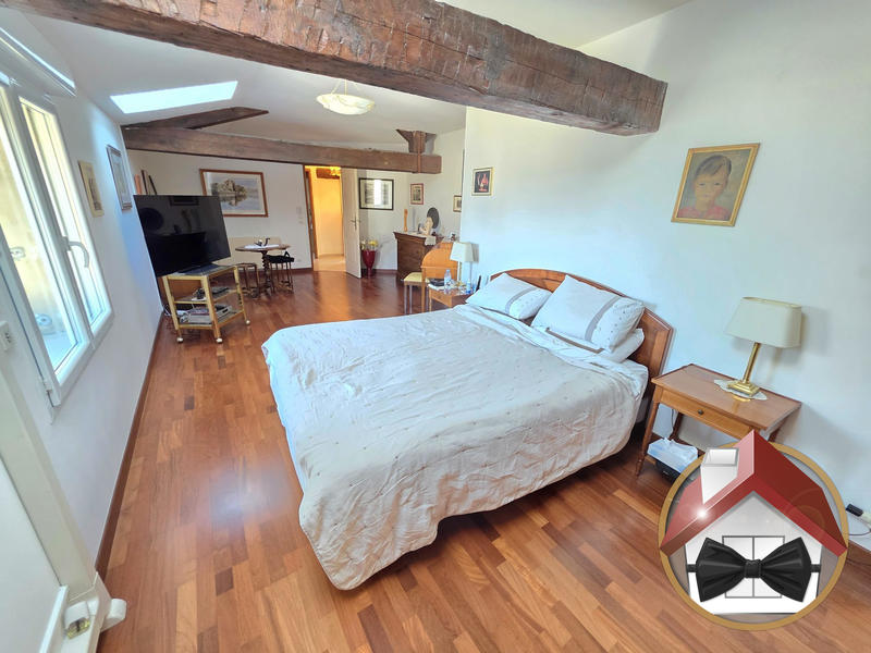 Appartement - 243 m² - 6 pièces