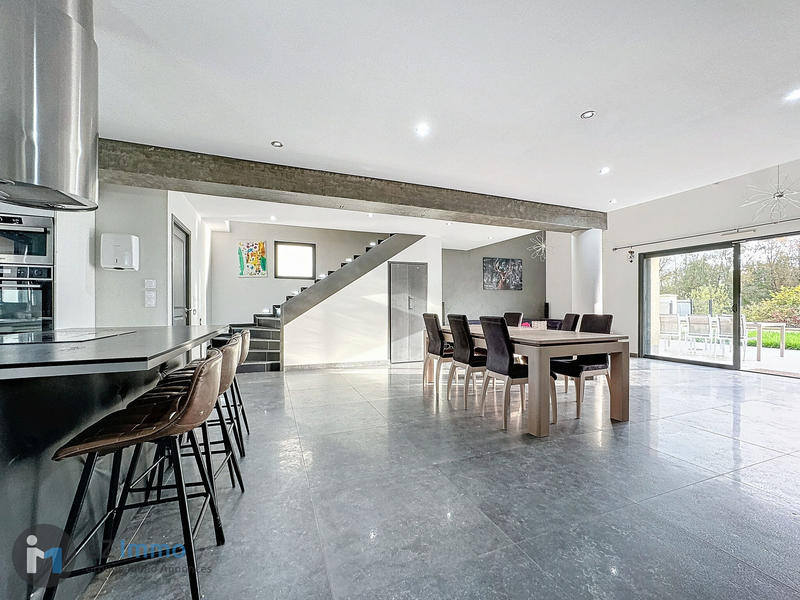 Maison - 214 m² - 7 pièces