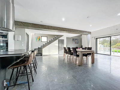 Maison - 214 m² - 7 pièces